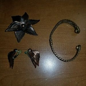 Earrings/brooch/bracelet